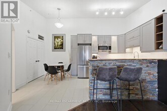 4013 Kilmer Dr in Burlington, ON - Building Photo - Building Photo