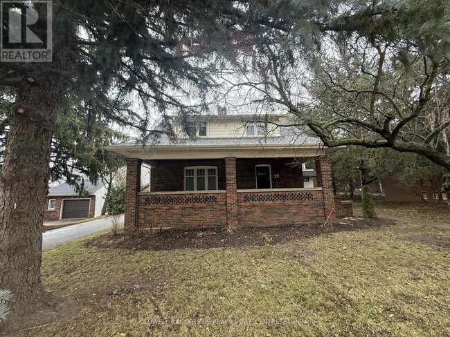 29 Bolton Ave in Newmarket, ON - Building Photo - Building Photo