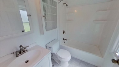 1001 Fairview Dr in Bethel Park, PA - Foto de edificio - Building Photo