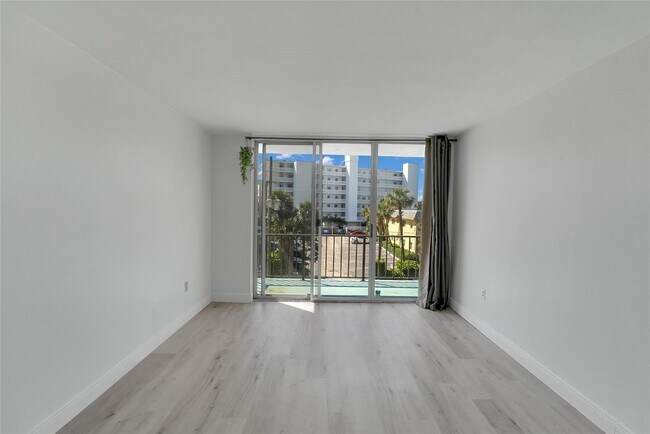 301 Croton Ave, Unit 302 in Lantana, FL - Building Photo - Building Photo