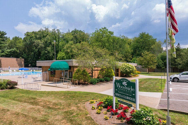 Woodside Terrace Apartments in Canton, OH - Building Photo - Building Photo