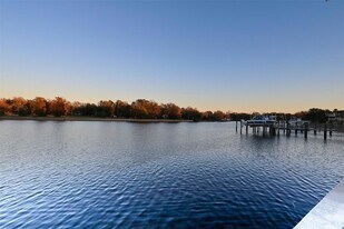 2424 W Tampa Bay Blvd, Unit L404 in Tampa, FL - Building Photo