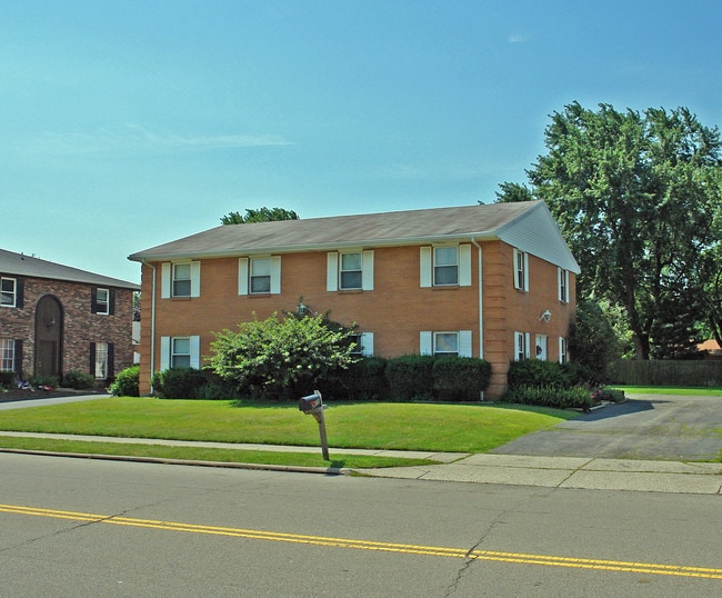 2070 Hewitt Ave in Dayton, OH - Building Photo - Building Photo