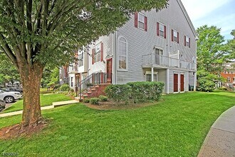 4006 Riddle Ct in Bridgewater, NJ - Building Photo - Building Photo