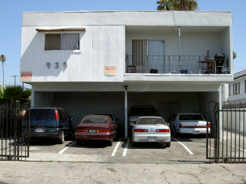 939 W 82nd St in Los Angeles, CA - Building Photo