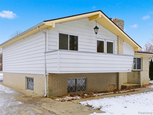 38301 Murdick Dr in New Baltimore, MI - Building Photo - Building Photo