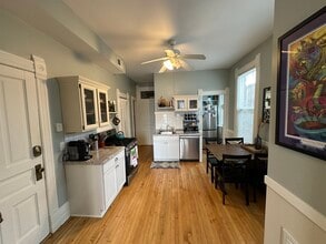 2234 W Erie St, Unit Ukrainian Village Apt in Chicago, IL - Foto de edificio - Building Photo