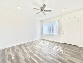 8910 Avalon Blvd, Unit 8912 in Los Angeles, CA - Building Photo - Building Photo