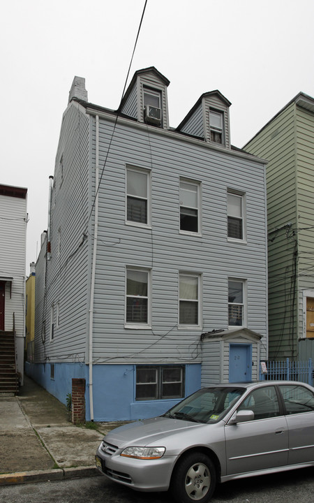 20 Elm St in Paterson, NJ - Building Photo