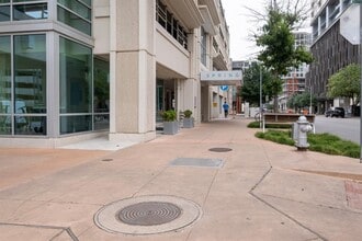 300 Bowie St in Austin, TX - Building Photo - Building Photo