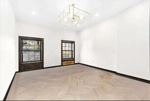 121 E 37th St, Unit 4B in New York, NY - Building Photo