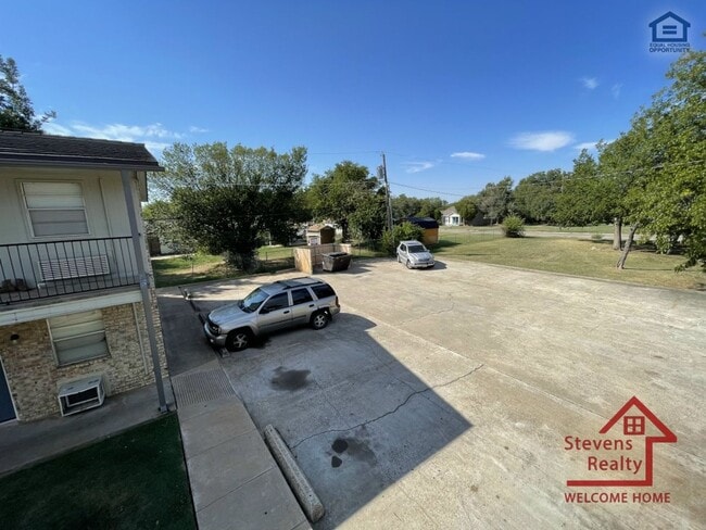 1502 NW Kingsbury Ave in Lawton, OK - Building Photo - Building Photo