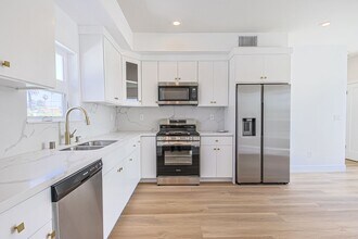 2848 Virginia Rd-Unit -2848.5 in Los Angeles, CA - Building Photo - Building Photo