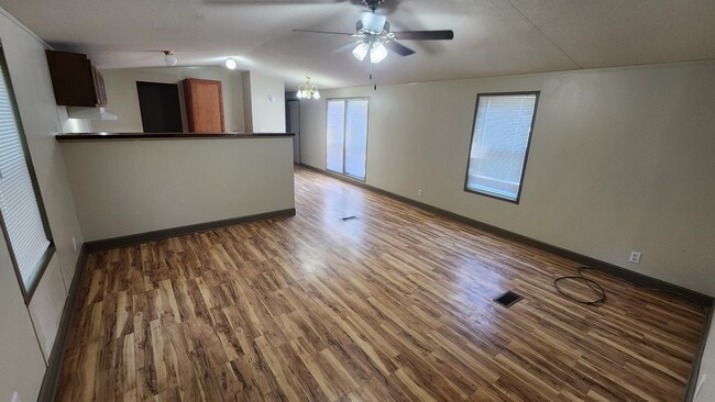 2840 U.S. Hwy 190 in Livingston, TX - Building Photo - Building Photo