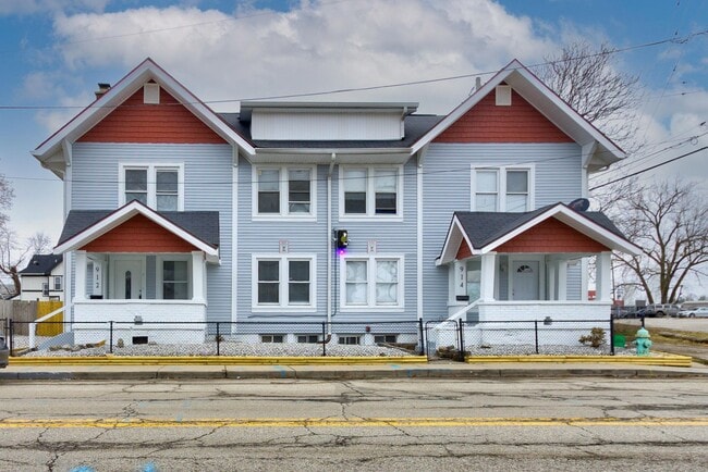 property at 914 E 22nd St