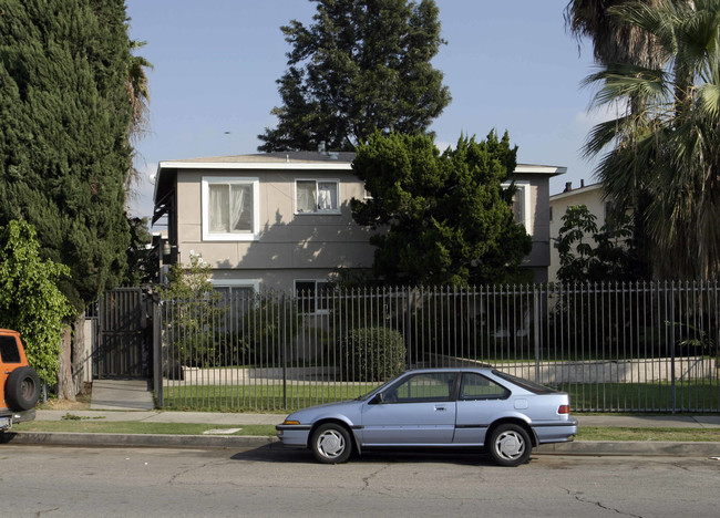 8706 Parthenia Pl in North Hills, CA - Building Photo - Building Photo