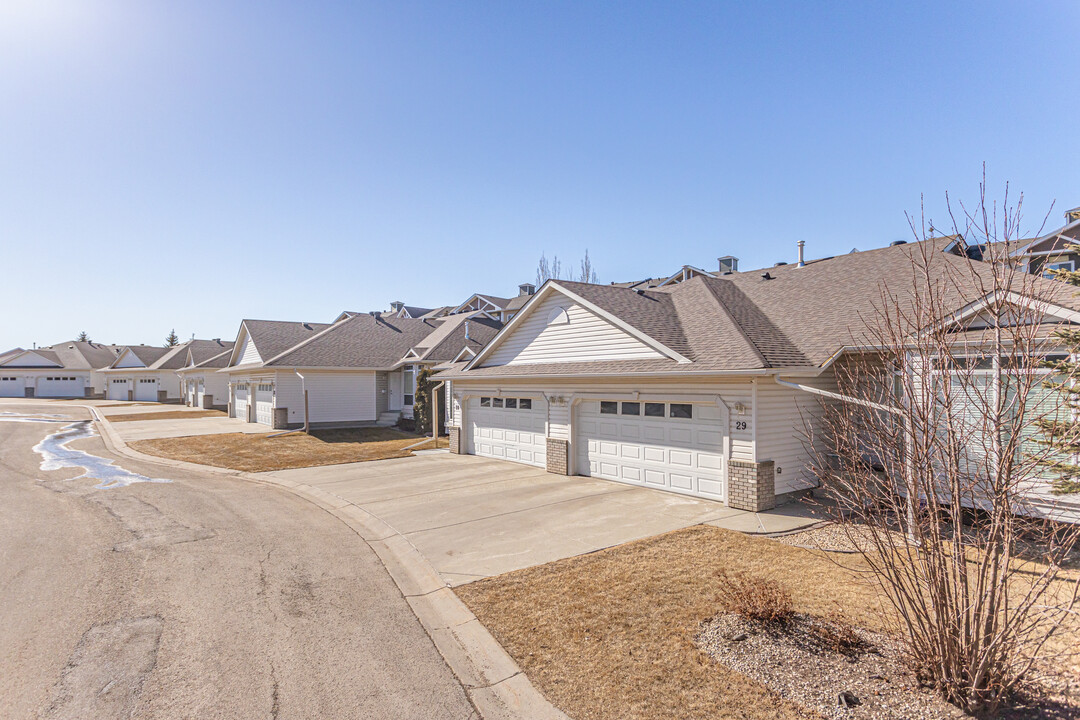 Jackson Villas in Edmonton, AB - Building Photo