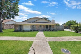 2828 El Paso Way in Mesquite, TX - Building Photo