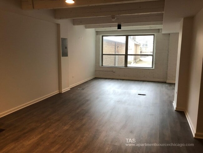 property at 932 W Dakin St