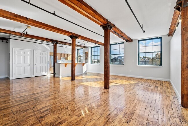 881 E 1st St, Unit 1 in Boston, MA - Building Photo - Building Photo