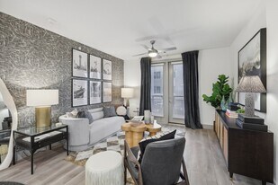 The Sevens in Dallas, TX - Building Photo