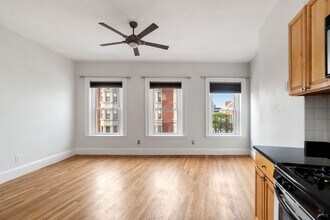 104 Dorchester St, Unit 3 in Boston, MA - Building Photo - Building Photo