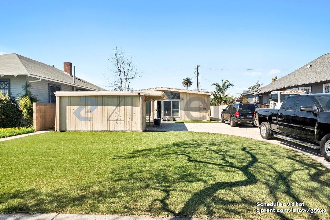 2931 Dalton Ave in Los Angeles, CA - Building Photo