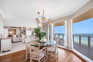 8231 Bay Colony Dr in Naples, FL - Building Photo