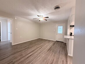 7301 Cardinal Cir in Texas City, TX - Building Photo - Building Photo