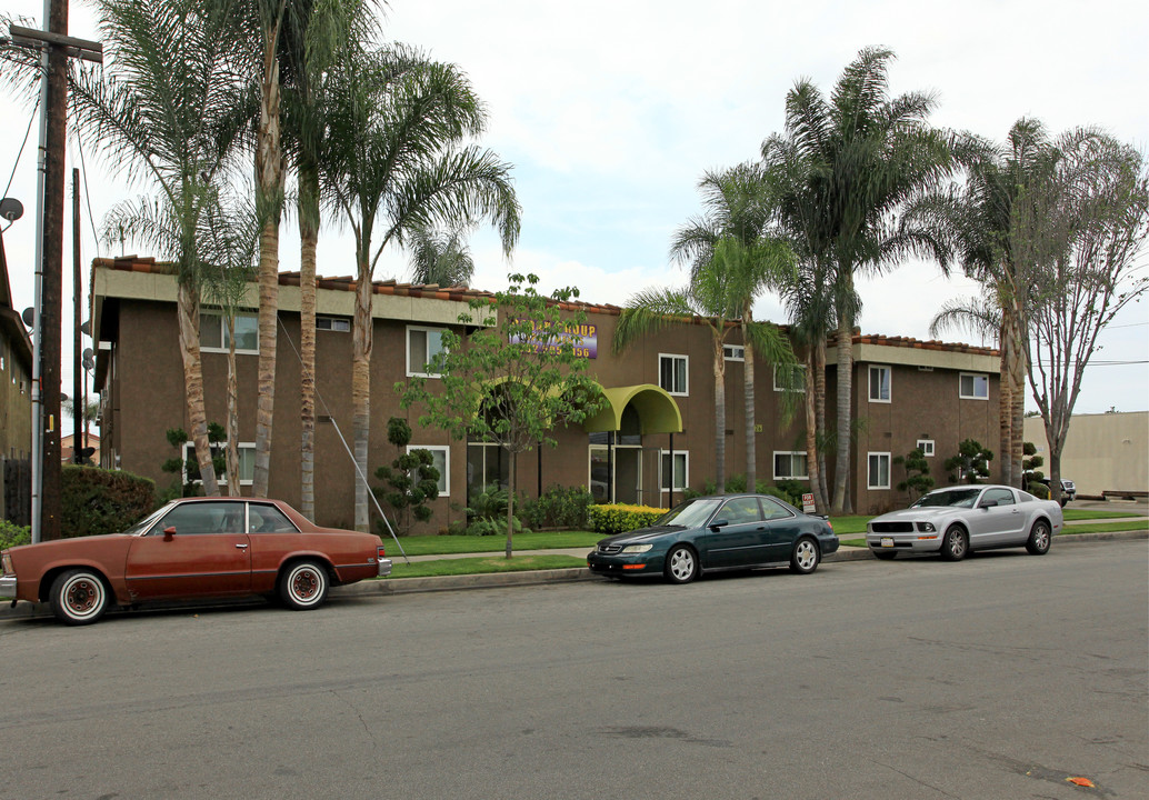 Cedar Group Apartments in Bellflower, CA - Foto de edificio