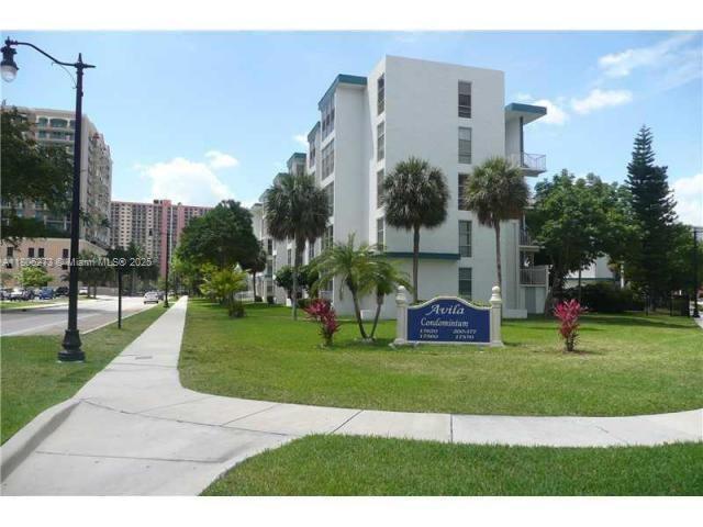 17560 Atlantic Blvd in Sunny Isles Beach, FL - Building Photo - Building Photo