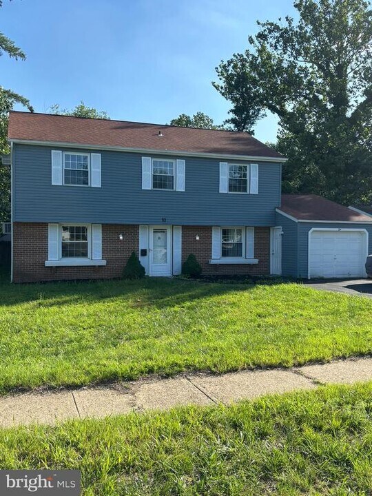 10 Pensdale Ln in Willingboro, NJ - Building Photo