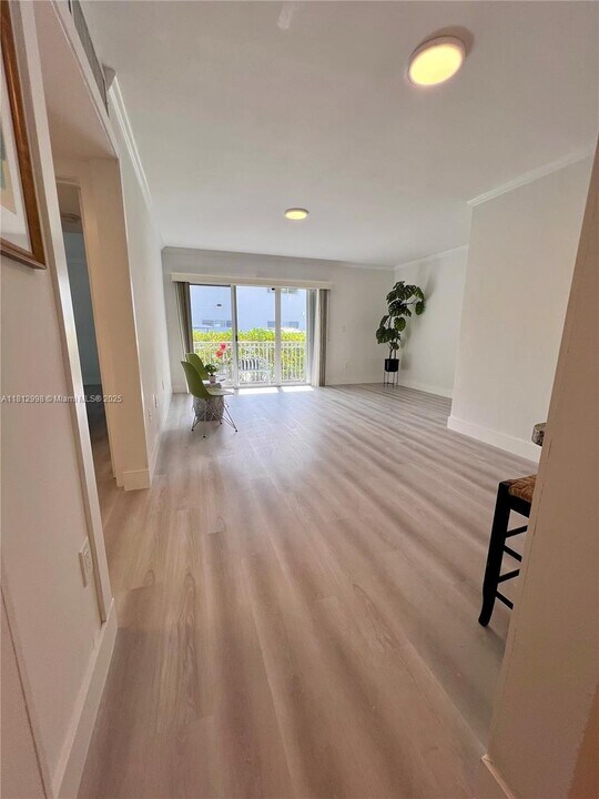 290 Sunrise Dr, Unit 1-H in Key Biscayne, FL - Building Photo