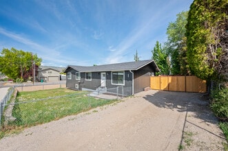 1301 Clements Cir, Unit 1301 in East Wenatchee, WA - Building Photo - Building Photo