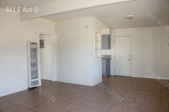841 E Ave Q in Palmdale, CA - Building Photo - Building Photo