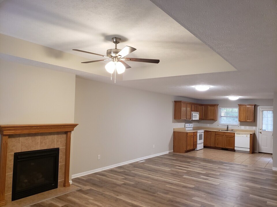 2101 S Oak Grove Ave in Springfield, MO - Foto de edificio
