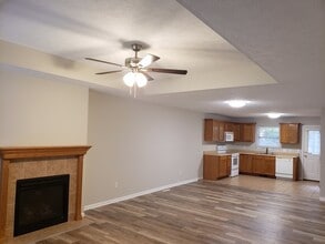 2101 S Oak Grove Ave in Springfield, MO - Building Photo - Building Photo