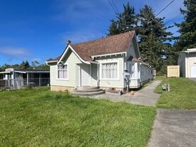 2421 Central Ave in Mckinleyville, CA - Building Photo