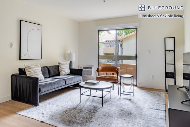 1600 Villa St