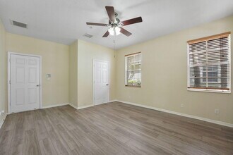 128 W Royal Palm Cir in Jupiter, FL - Foto de edificio - Building Photo