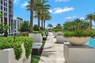600 NE 27th St in Miami, FL - Building Photo - Building Photo