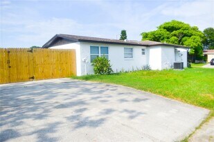 1741 Fairfield St in Holiday, FL - Building Photo