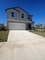 9023 Bay Leaf Dr in Parrish, FL - Building Photo