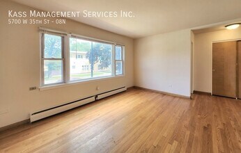 5700 W 35th St in Cicero, IL - Building Photo - Building Photo