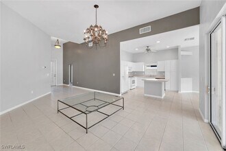 1042 Jardin Dr in Naples, FL - Building Photo - Building Photo