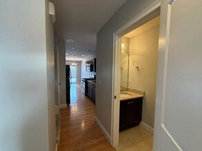 75 Deerwood Dr, Unit E in Nashua, NH - Foto de edificio - Building Photo