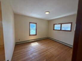 520 Oak St in Old Forge, PA - Building Photo