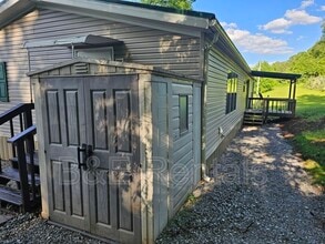 10016 Stringtown Rd in Strawberry Plains, TN - Building Photo - Building Photo