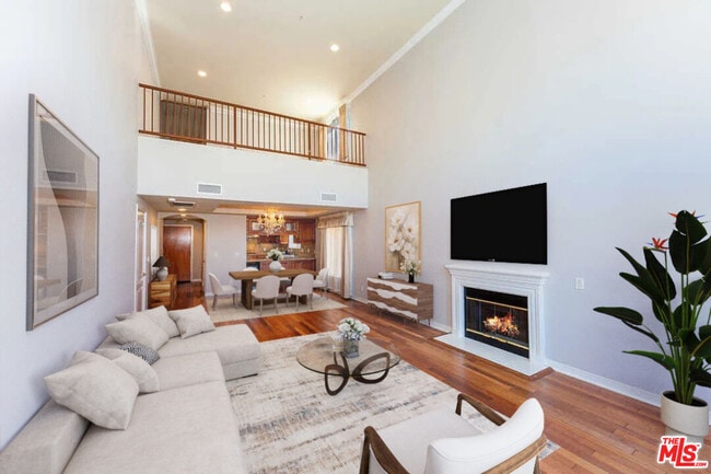 11547 Rochester Ave in Los Angeles, CA - Building Photo - Building Photo