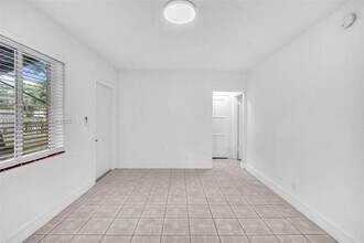 401 SE 14th Ct in Fort Lauderdale, FL - Building Photo - Building Photo